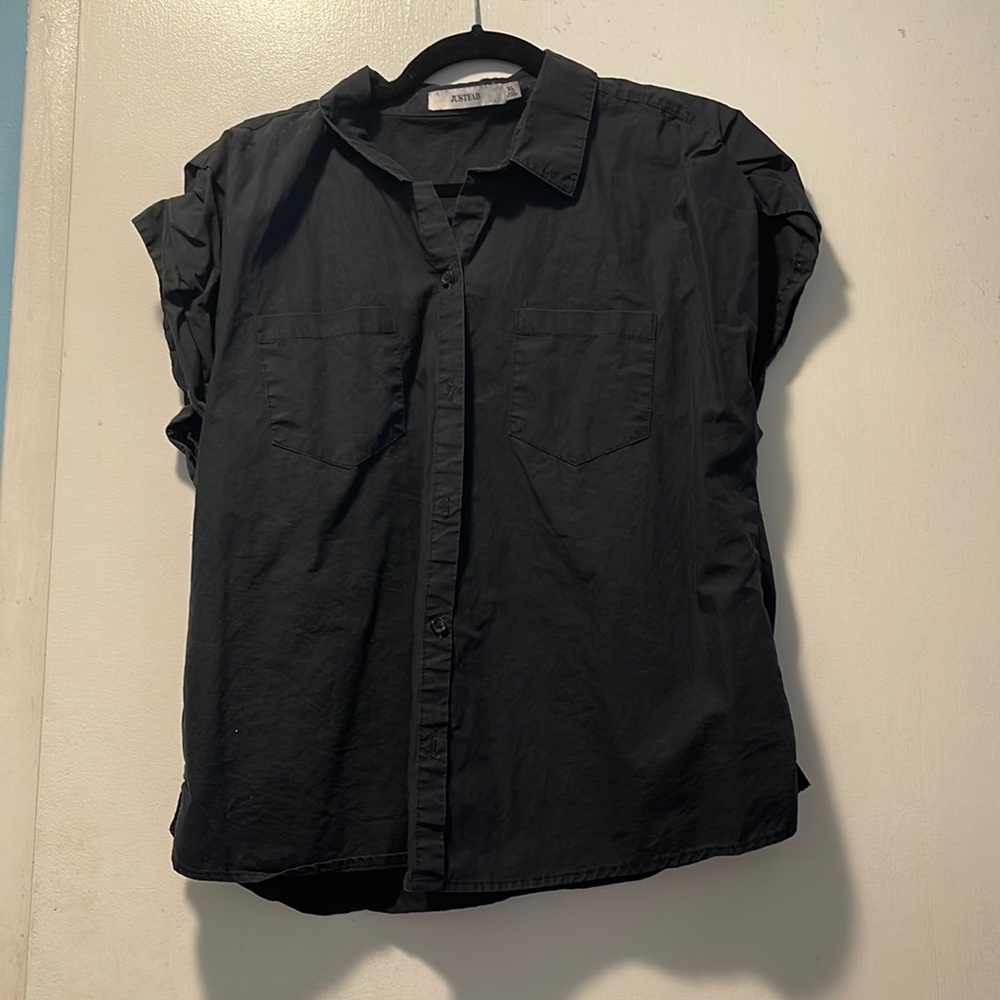 Short sleeve button up blouse with collar size extra large